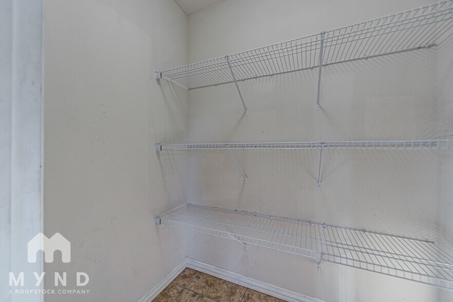 Building Photo - 120 N Peach Brook