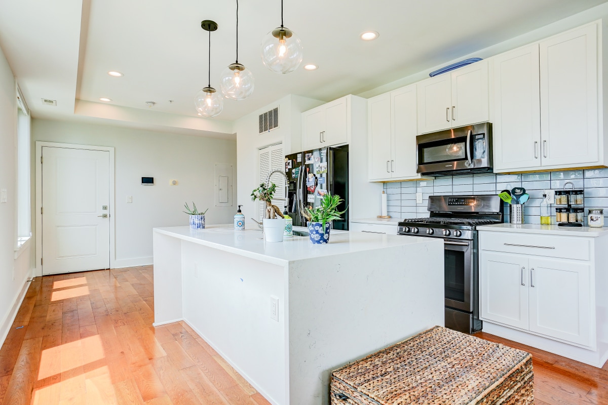 Kitchen with island - 800 21st St NE