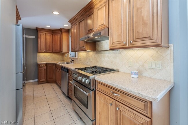 Building Photo - 23915 Glenhill Dr