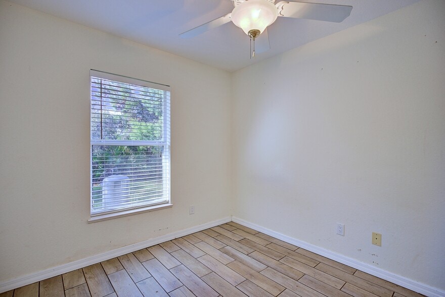 Building Photo - 221 Beech Way NW