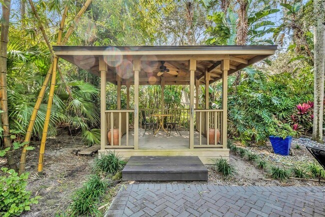 Building Photo - Fabulous pool home in Winter Park!