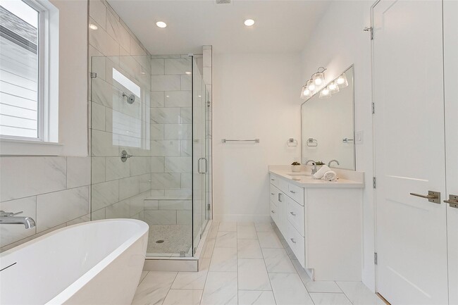 Building Photo - 7818 Janak Dr