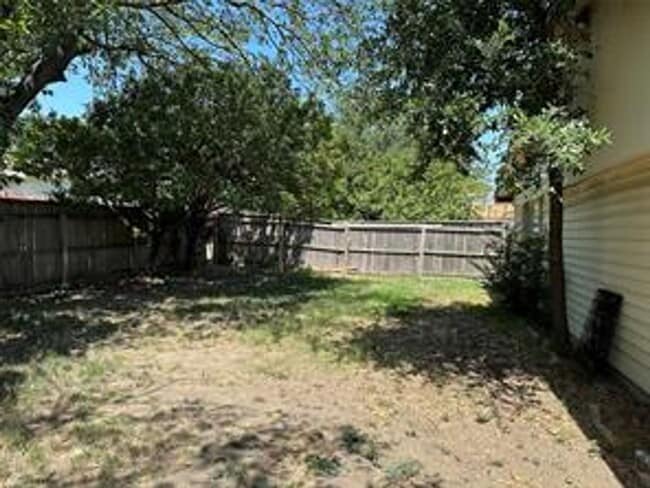 Building Photo - Great location in Plano! Ready beginning of Oct