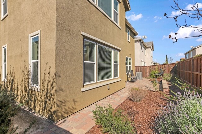 Building Photo - **Rent Reduction** Beautiful home in desirable Spring Lake community Woodland