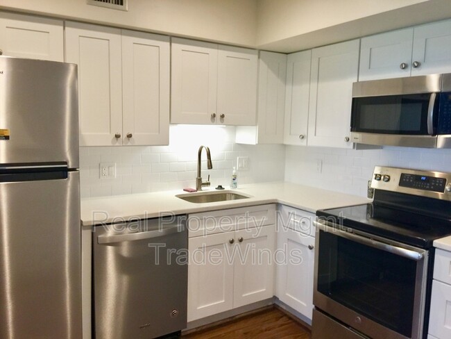 Building Photo - 2256 Spanish Dr