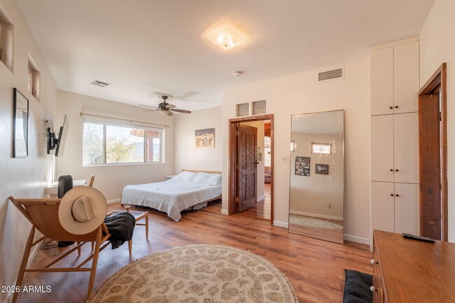 Building Photo - 1902 E Cortez St