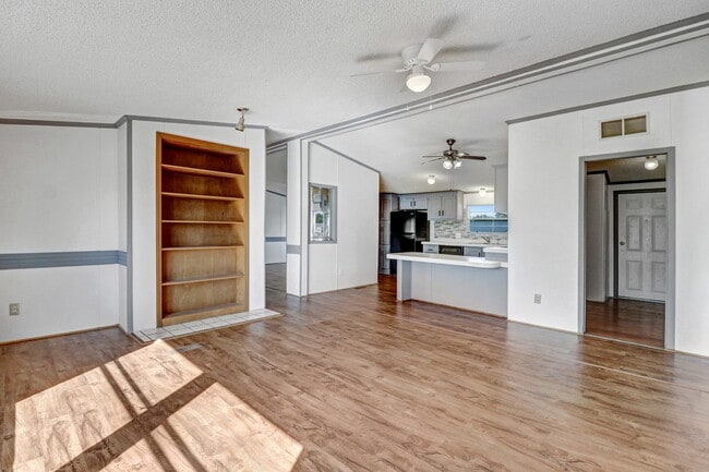 Building Photo - *SPACIOUS HOME IN PIKEVILLE SCHOOL DISTRICT*