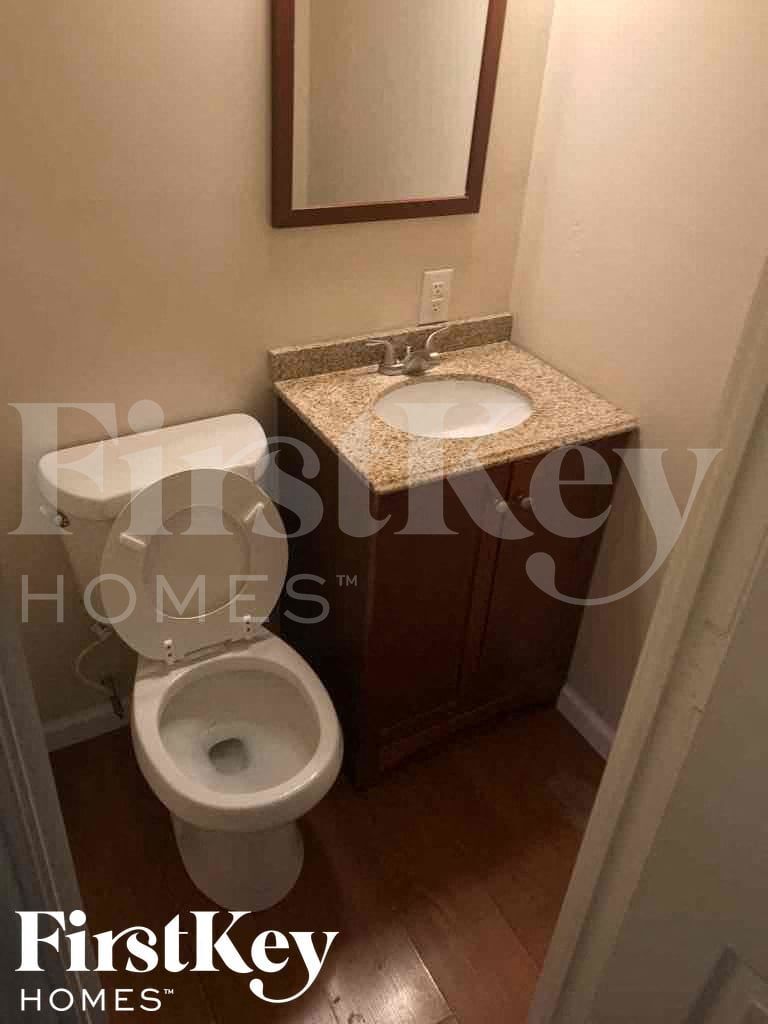 Building Photo - 4801 Leone Dr