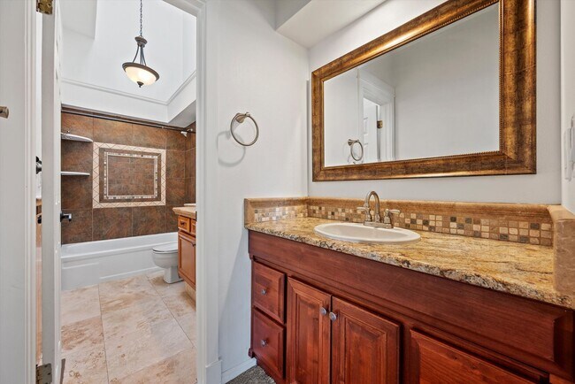 Building Photo - Beautiful 2 Bed, 2 Bath Townhome | Vaulted Ceilings, Private Courtyard & Fireplace