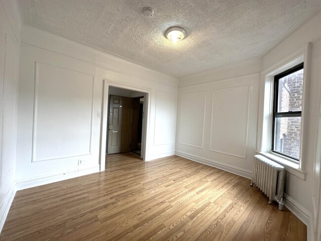 Building Photo - 117 Corbin Ave