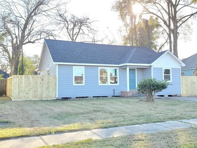 Building Photo - 4514 Willowbrook Blvd