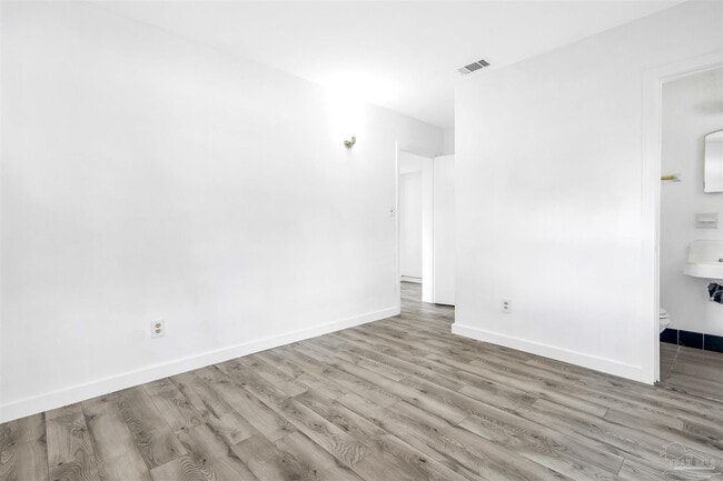 Building Photo - 22 Laurie Dr NE