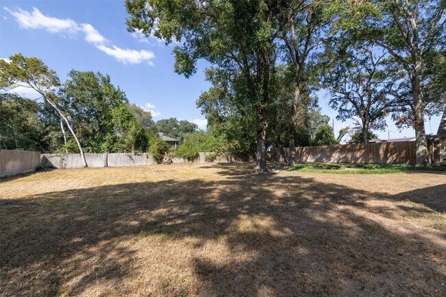 Building Photo - 15602 Oleta Ln