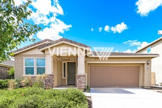 Building Photo - SINGLE STORY HOME IN ROSEVILLE!!!