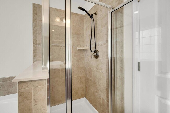 Building Photo - 4-bedroom home in the desirable Fairmont South community