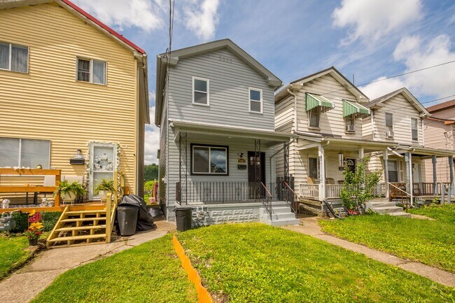 Building Photo - Stunning 2 bedroom home in Ambridge available July 1!