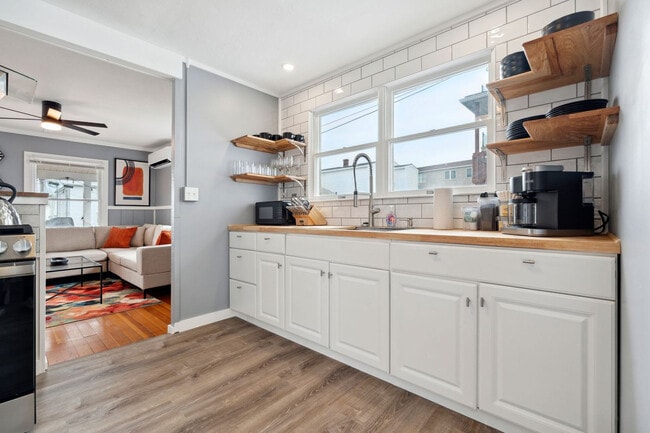 Building Photo - 9 N St