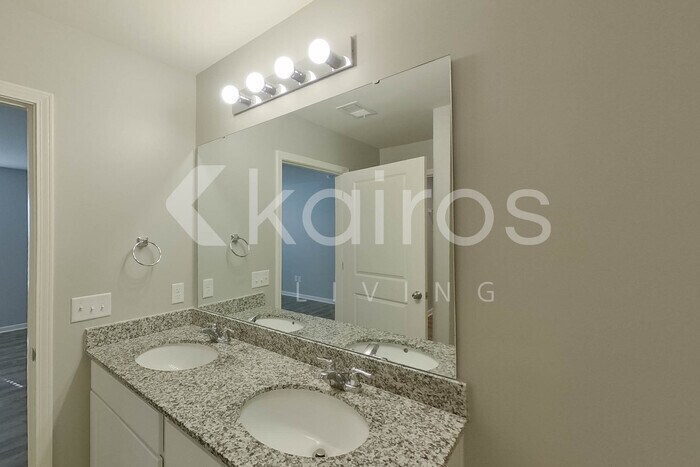 Building Photo - 2509 Upland Cir SE
