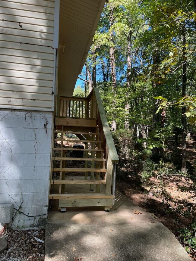 Building Photo - Cutie and move-in ready