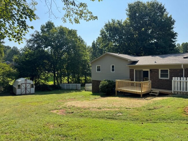 Building Photo - 5672 Claridge Dr