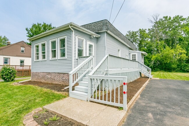 Building Photo - 828 Hard Rd