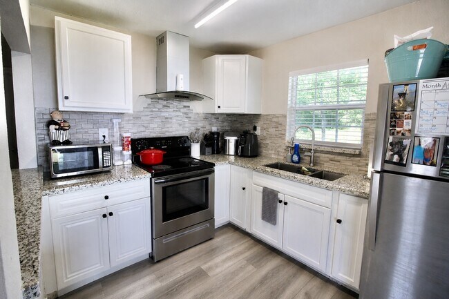 Building Photo - 1422 Papendorf Ln