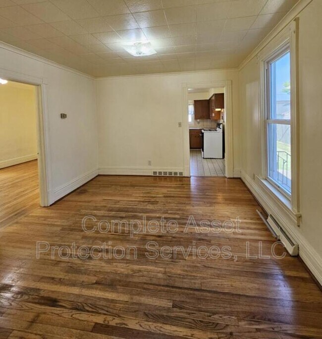 Building Photo - 114 I St