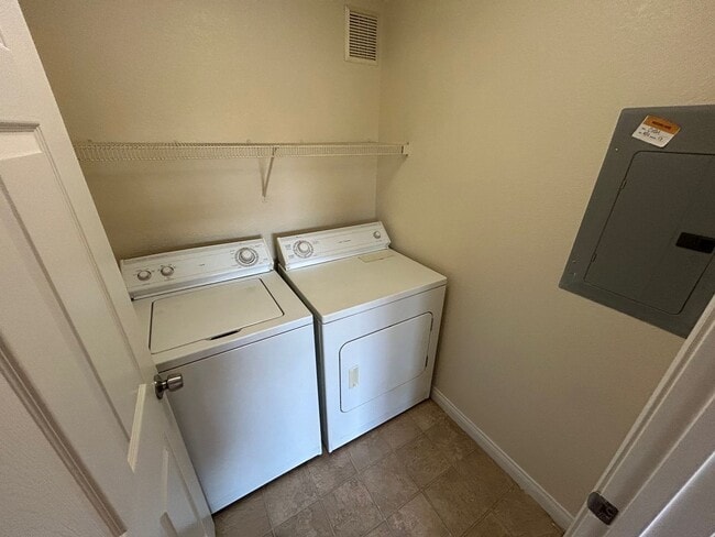 Building Photo - ADORABLE 2 BEDROOM 2 BATHROOM CONDO LOCATED IN A GATED COMMUNITY