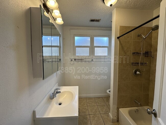 Building Photo - 2835 Grant Ave