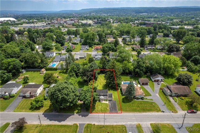 Building Photo - 202 Fairway Dr