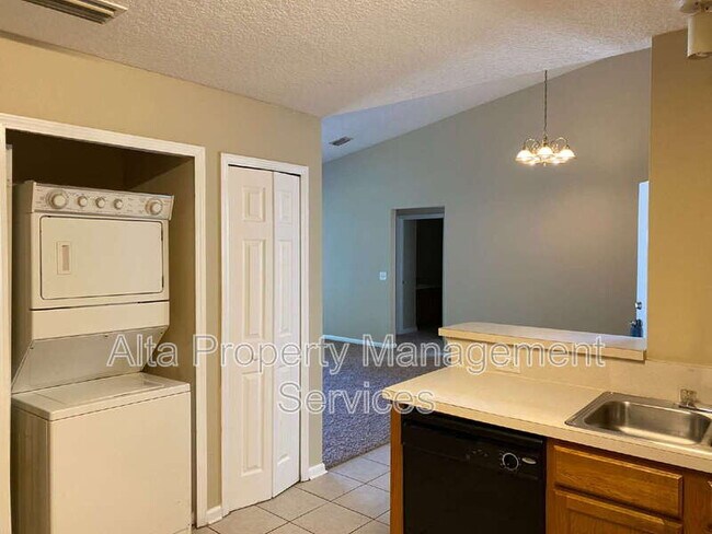 Building Photo - 6100 Maggies Cir