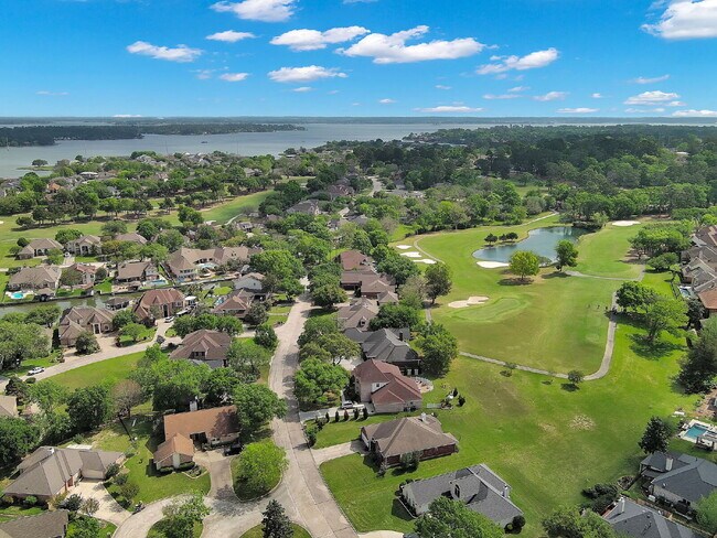 Building Photo - Find comfort, style, and convenience in this beautiful 3-bedroom home located in a desirable gate...