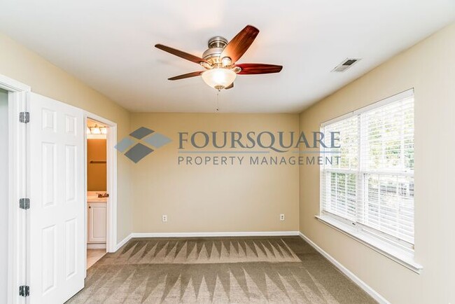 Building Photo - Spacious 2-Bed / 3.5-Bath Townhome with Ha...