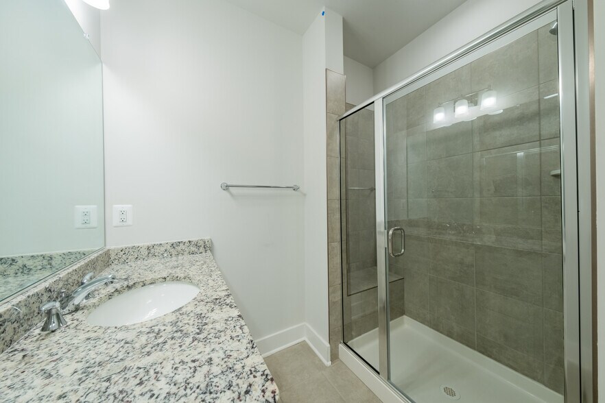 Building Photo - 2707 Acadia Dr