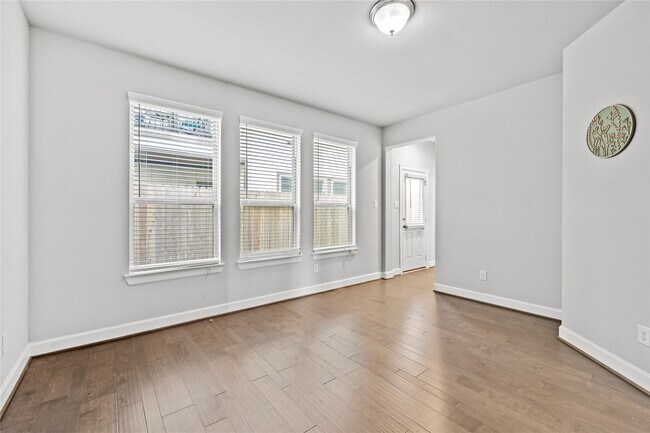 Building Photo - 4007 Centre Valley Ln