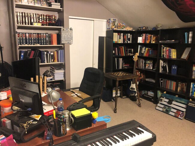 Building Photo - 109 N Busey Ave