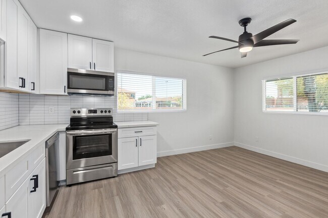 Building Photo - 3 bed | 2 bath Casita Style Home - 1 Mile to ASU!