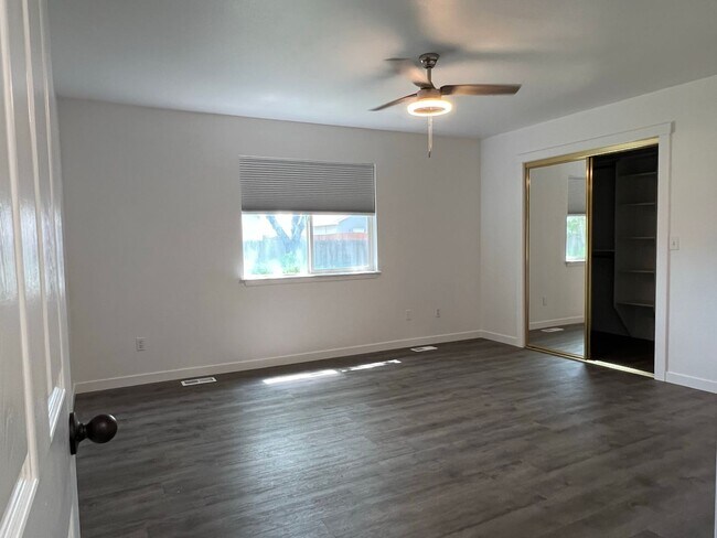 Building Photo - Beautiful 3 bed 2 bath home in the Haven Cove Subd just off Cherry Ln and N Ten Mile Rd