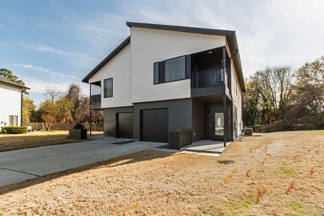 Building Photo - Modern 3BR Townhome in Millbank Village!