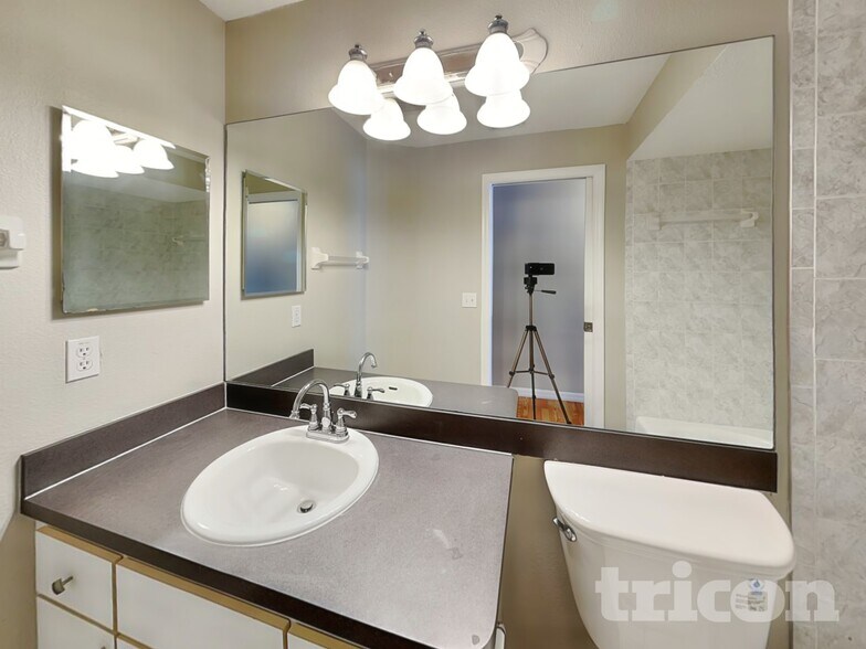 Building Photo - 11008 Millbury Ct