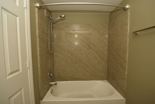 Building Photo - Charming 1 Bedroom Condo close to Durango ...