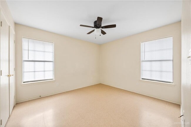 Building Photo - 11 Jay Ave