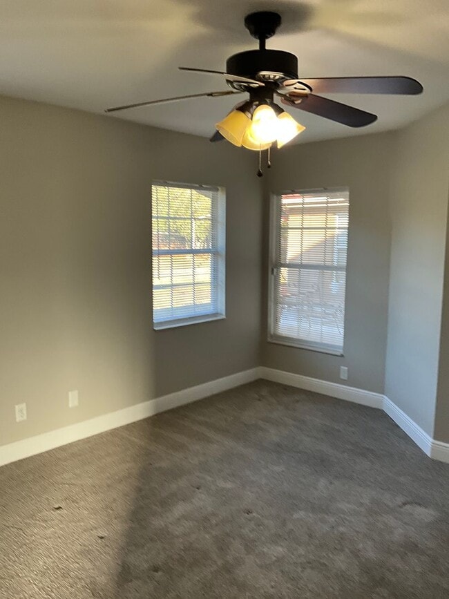 Building Photo - Gorgeous and Beautifully Maintained 3/2 Home on Close to an Acre