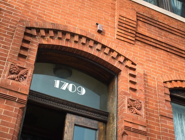 Building Photo - 1709 Bolton St