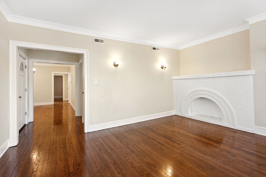 Building Photo - 7746 S East End Ave