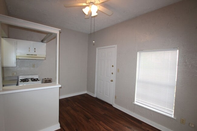 Building Photo - Coming Soon! Cozy 1 Bedroom, 1 Bath in Tyler!