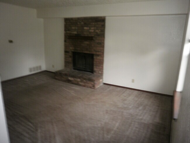 Building Photo - 224-226 Skylark Ct
