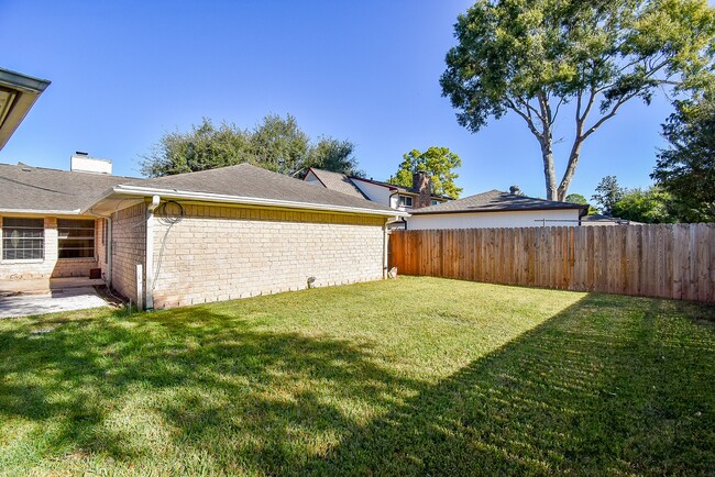 Building Photo - 2835 Pepperwood Dr