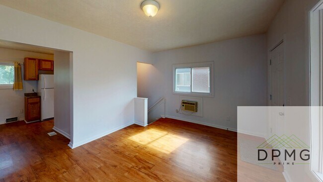 Building Photo - 317 E Hillsdale St