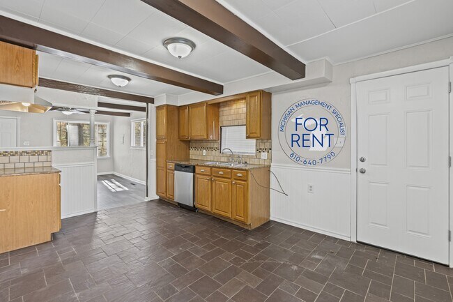 Building Photo - 2429 Lincoln Manor Dr